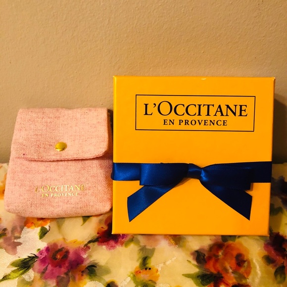 L’Occitane Gift Box with Pouch - Picture 3 of 6